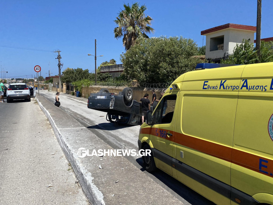 Κρήτη: «Τούμπαρε» αγροτικό στις Μουρνιές - Γλίτωσαν τα χειρότερα μητέρα και γιος