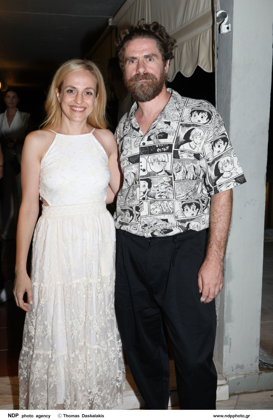 Δημήτρης Λάλος: Σπάνια δημόσια εμφάνιση με τη σύζυγό του, Έλενα Μαυρίδου, στην Επίδαυρο 