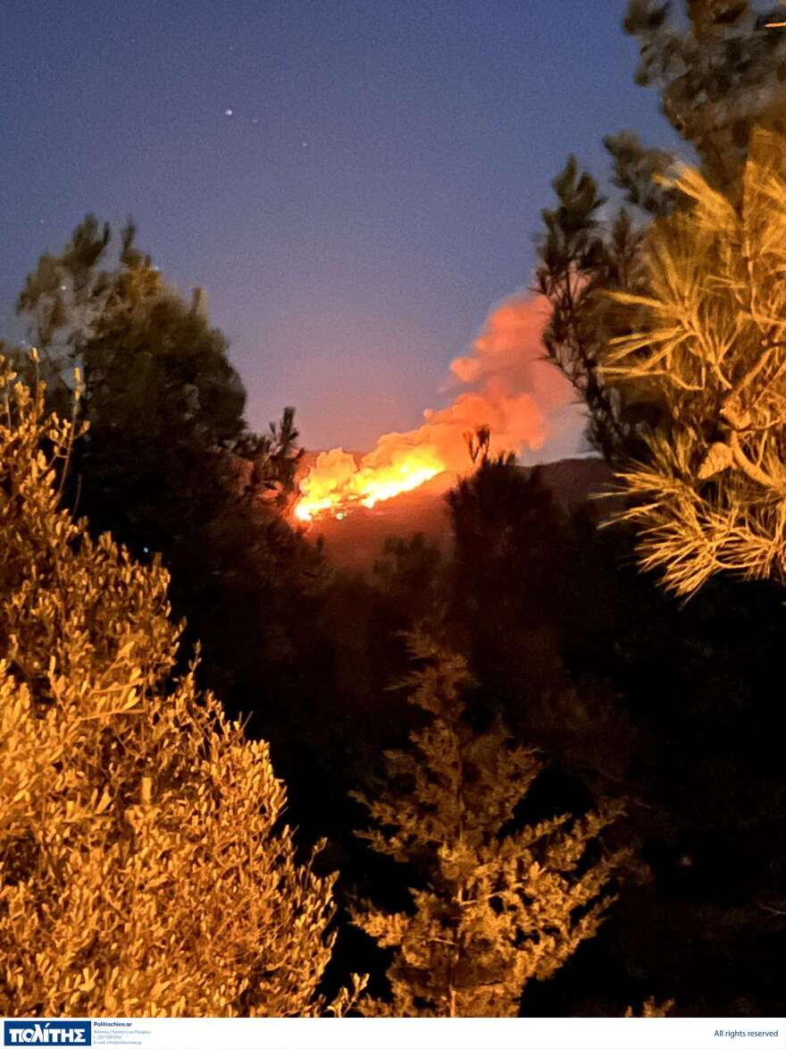 Από τροχαίο προκλήθηκε η φωτιά στη Χίο που απειλεί δύο χωριά!