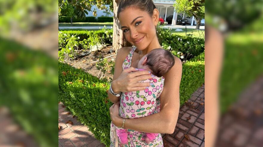 Μαρία Μενούνος: Η φωτογραφία με την κόρη και τον σύζυγό της - Ποτέ δεν είχα νιώσει τόση χαρά, γράφει