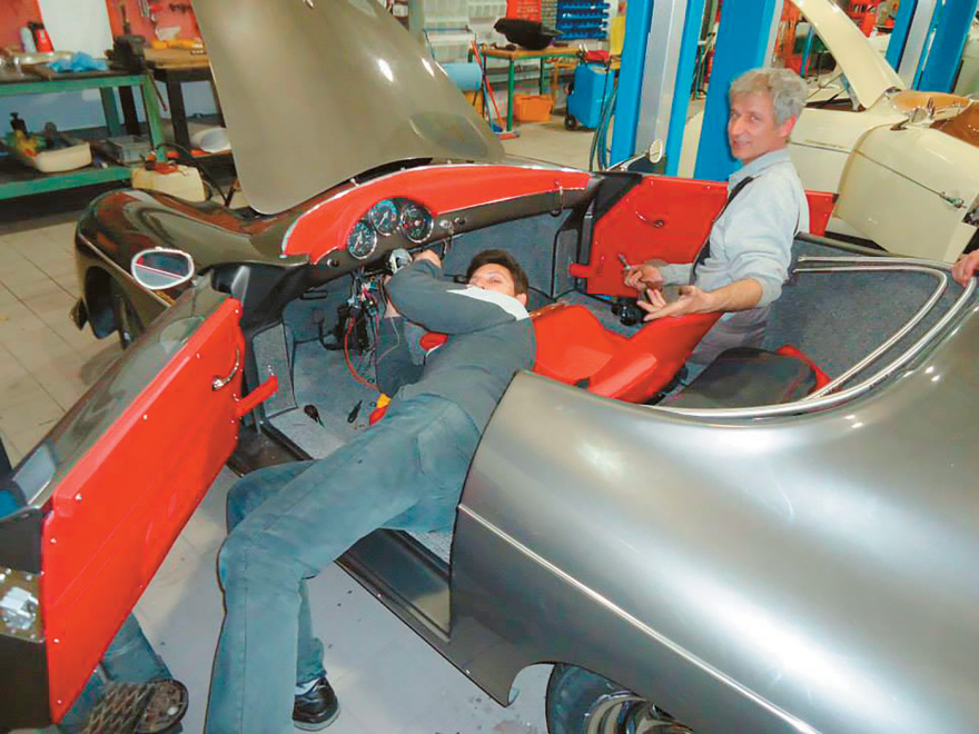 Χειροποίητες ρέπλικες θρυλικών Porsche made in Greece