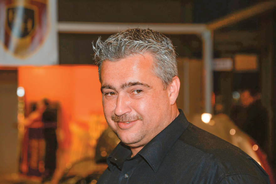 Χειροποίητες ρέπλικες θρυλικών Porsche made in Greece