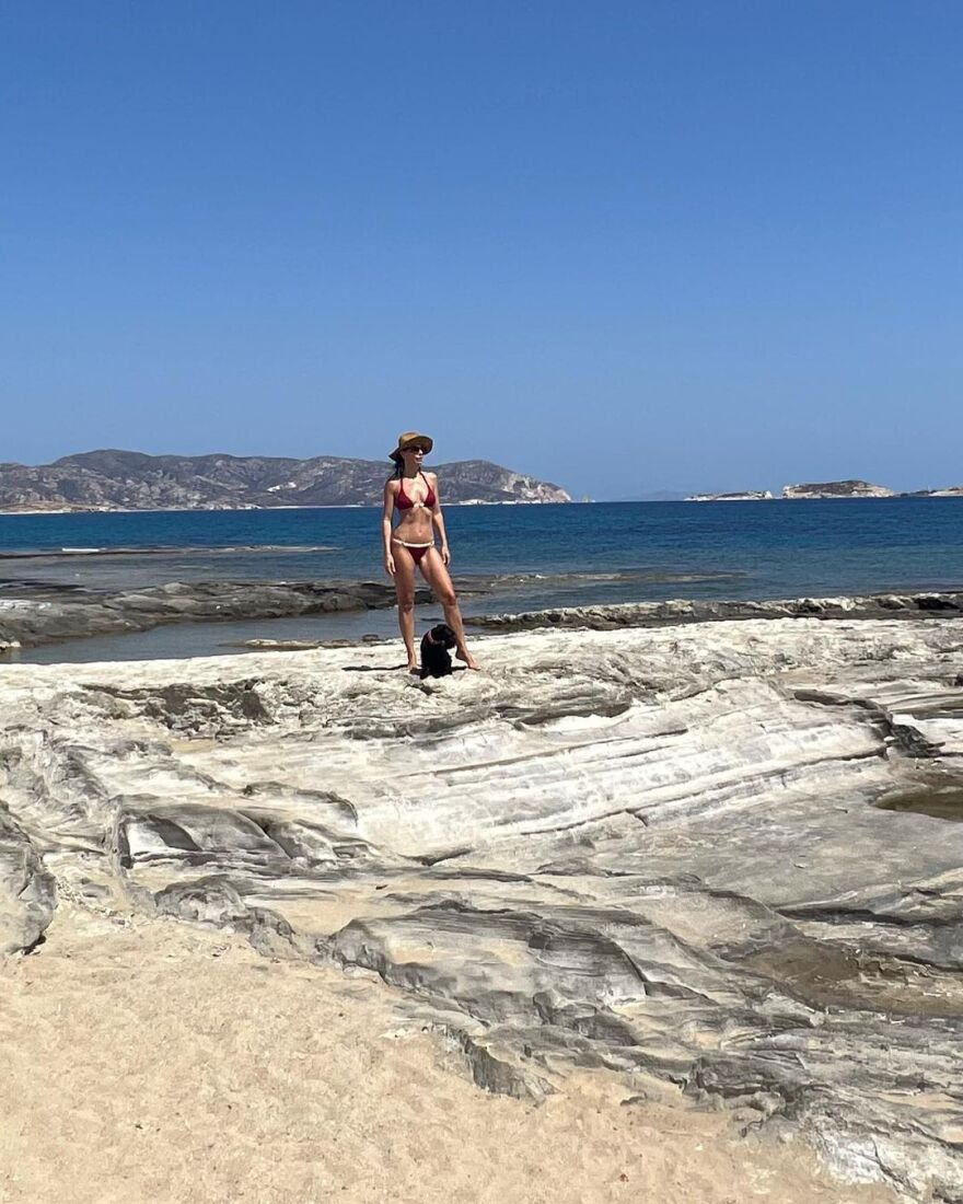 Μπέττυ Μαγγίρα: Κάνει διακοπές στην Κίμωλο - Οι φωτογραφίες με το μαγιό