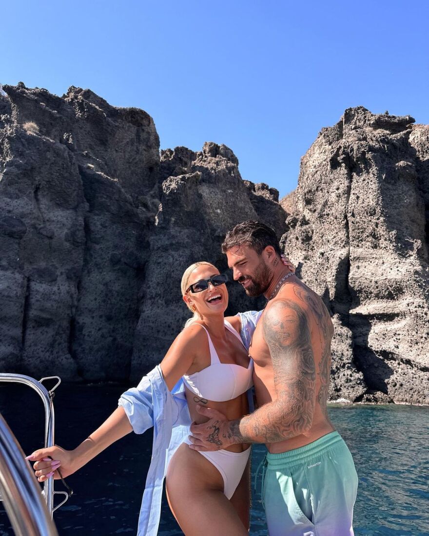 Ιωάννα Τούνη - Δημήτρης Αλεξάνδρου: Τα στιγμιότυπα από τις διακοπές τους στη Σαντορίνη