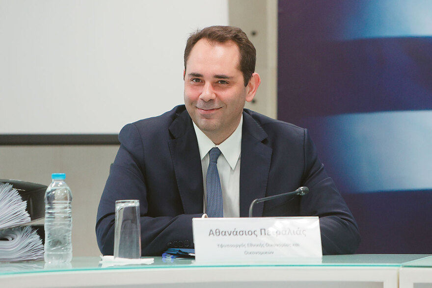 Αυξήσεις μισθών στο Δημόσιο: Πόσα θα πάρουν οι 665.000 δικαιούχοι - Δείτε αναλυτικά παραδείγματα