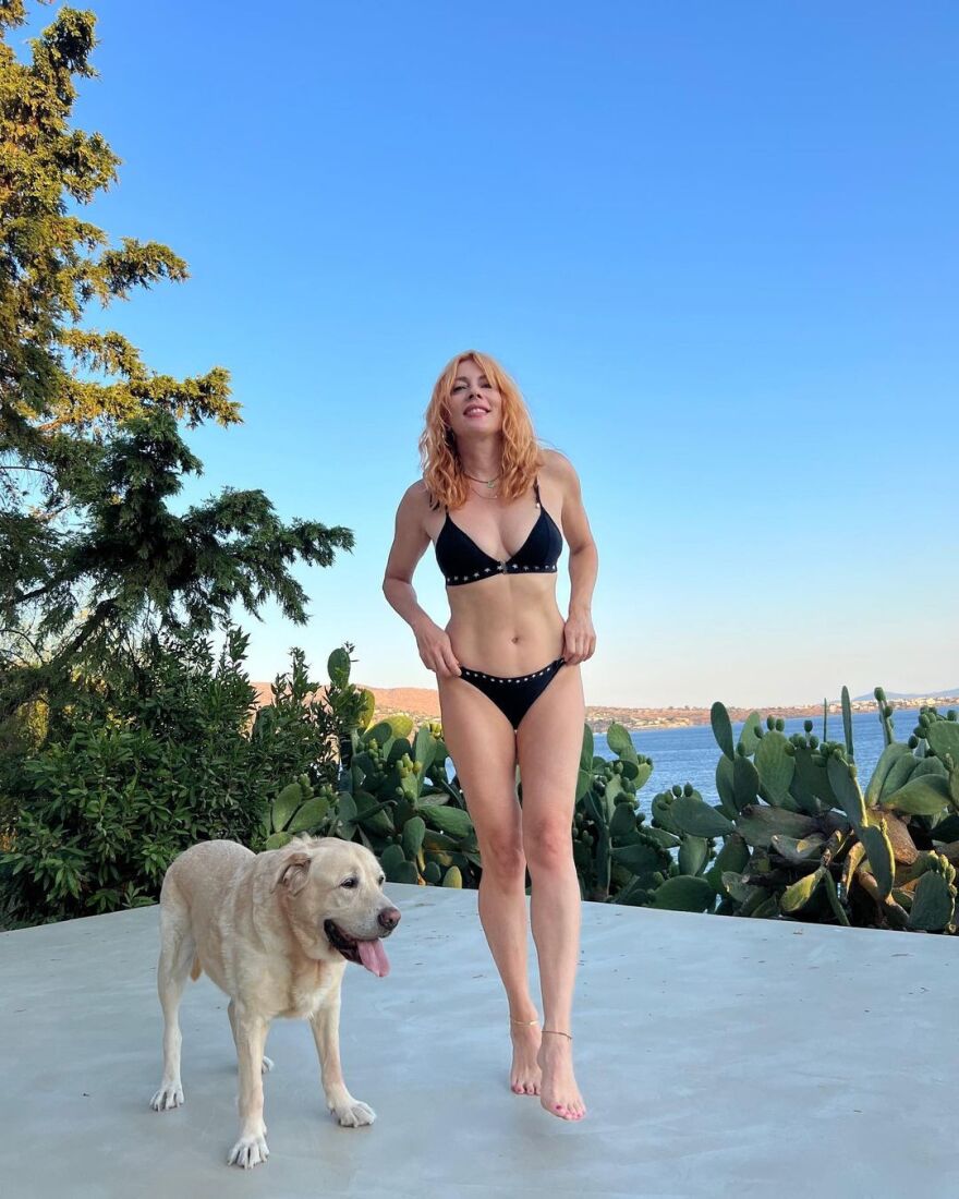 Σμαράγδα Καρύδη: Υποδέχτηκε τον Αύγουστο με μαύρο μπικίνι - Δείτε τις φωτογραφίες