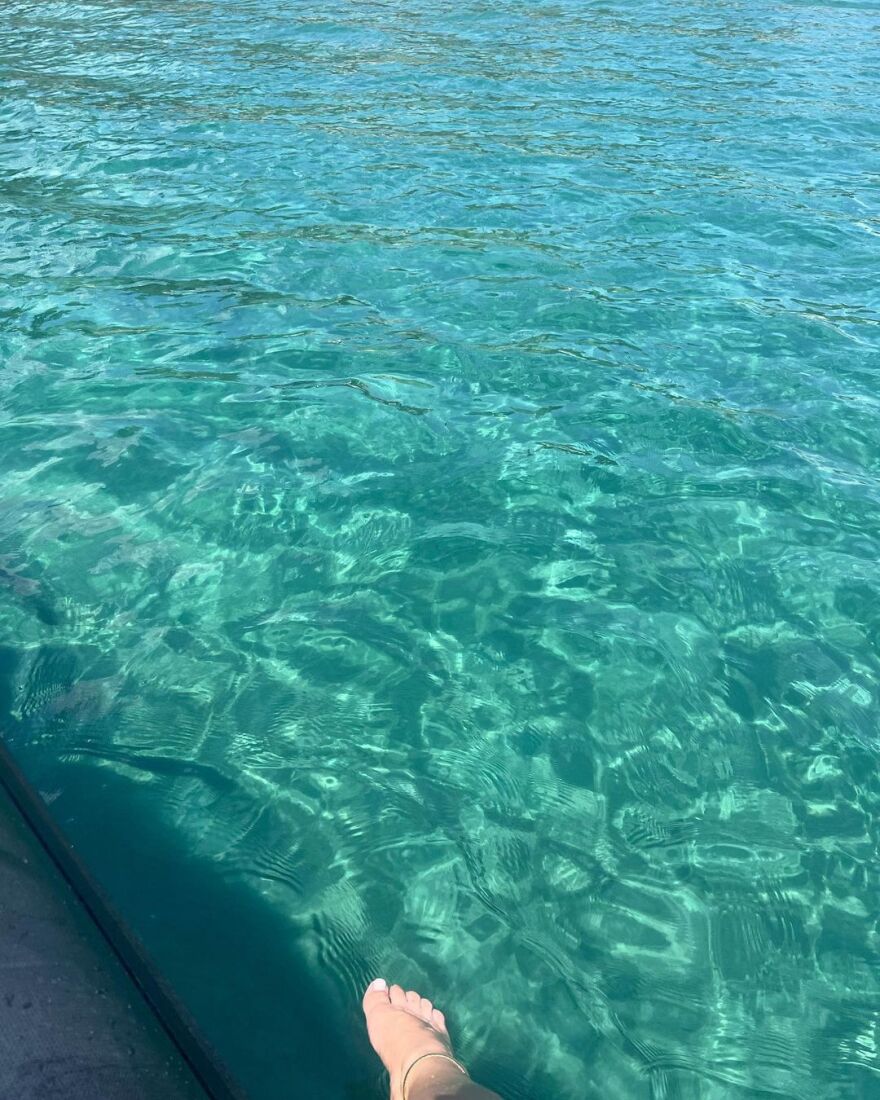 Δανάη Μπάρκα: Εύχεται «καλό μήνα» από τις Κιτριές Μεσσηνίας - Δείτε φωτογραφίες