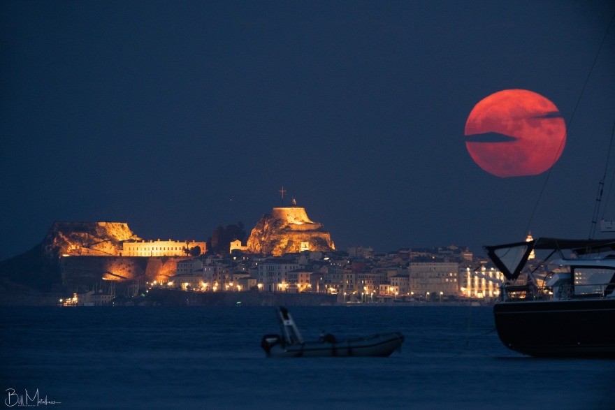 Με υπερπανσέληνο αρχίζει και ολοκληρώνεται ο φετινός Αύγουστος