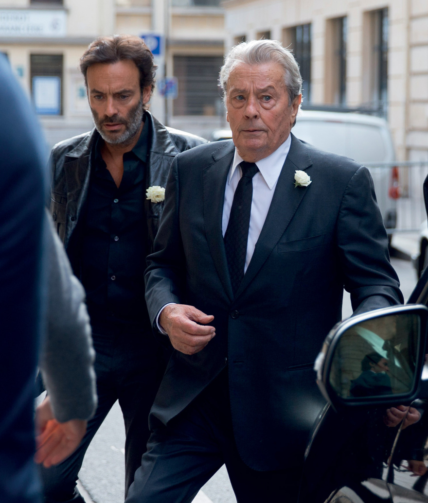 Αλέν Ντελόν: Σοβαρές κατηγορίες από τα παιδιά του εναντίον της οικιακής βοηθού του