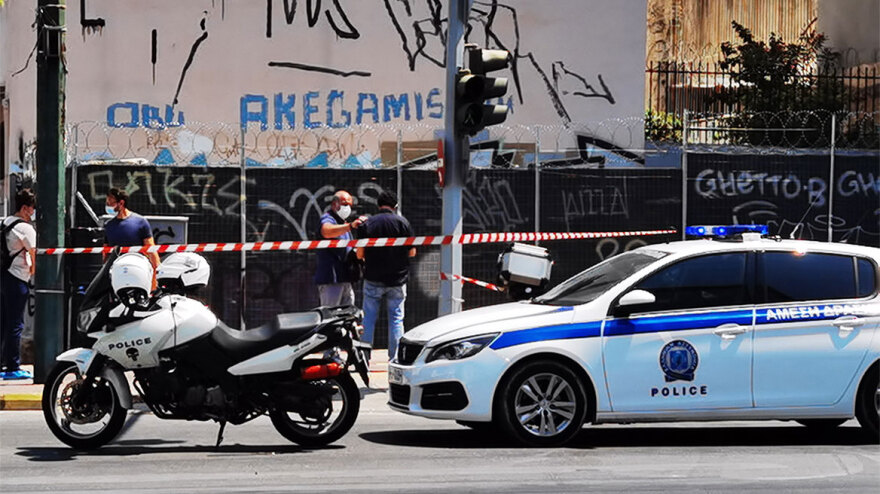 Αιματηρή συμπλοκή στον Κολωνό - Ένας τραυματίας έπειτα από πυροβολισμούς