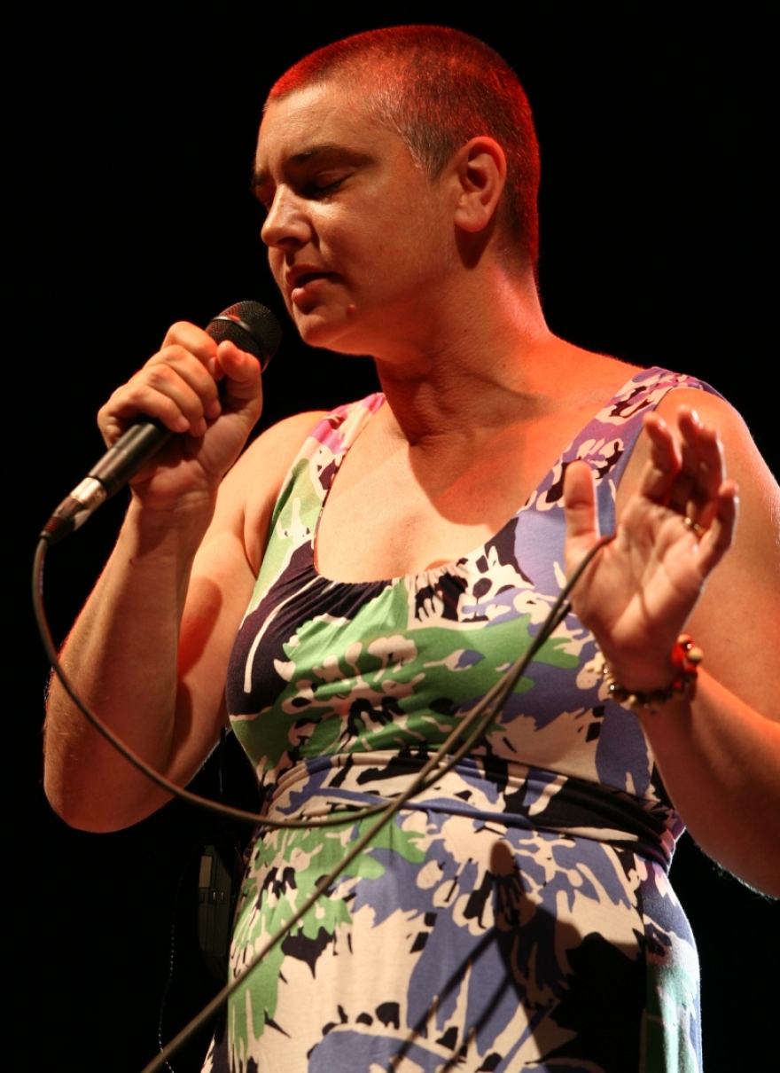 Σινέντ Ο' Κόνορ: Όταν είχε τραγουδήσει στην Αθήνα το 2009 - Δείτε βίντεο και φωτογραφίες