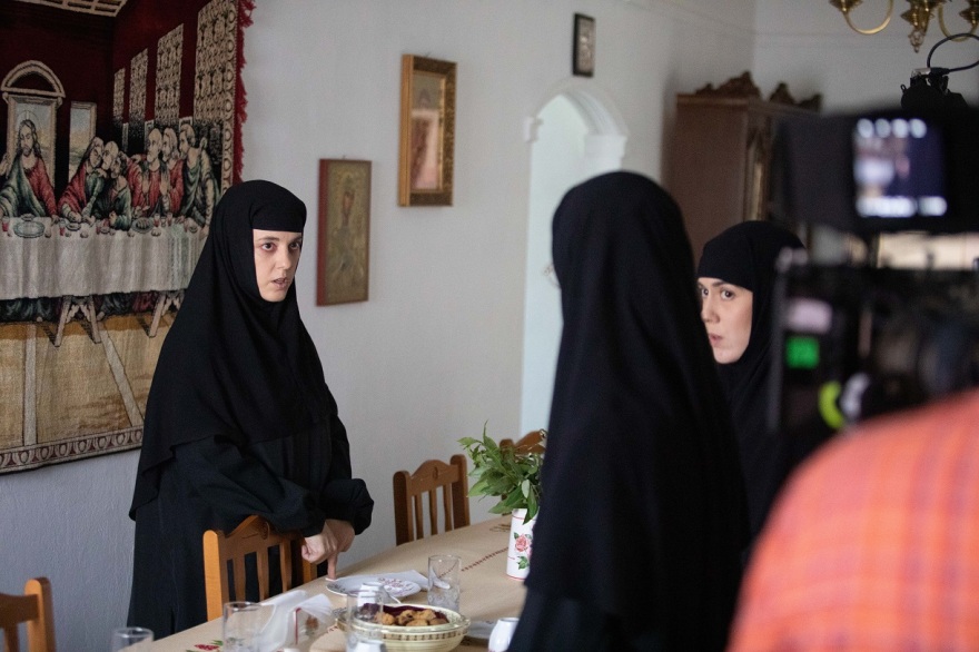 Φόνοι στο Καμπαναριό: Ξεκίνησαν τα γυρίσματα της νέας κωμικής σειράς - Δείτε φωτογραφίες