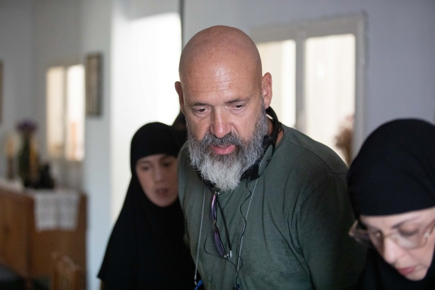 Φόνοι στο Καμπαναριό: Ξεκίνησαν τα γυρίσματα της νέας κωμικής σειράς - Δείτε φωτογραφίες