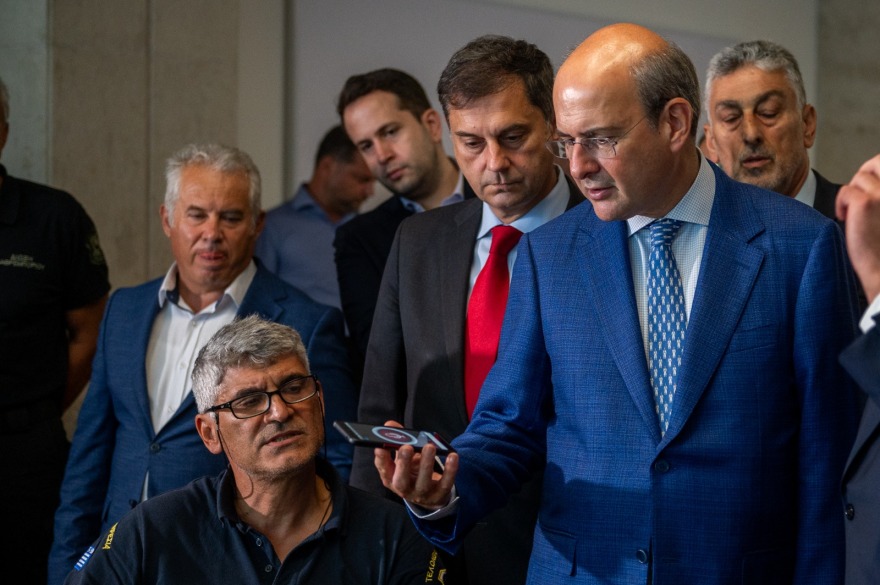 Χατζηδάκης: Το «αυτοκίνητο» της κυβέρνησης δεν έχει όπισθεν στο θέμα της φοροδιαφυγής