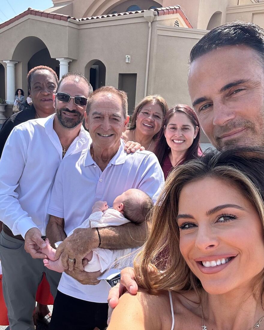 Μαρία Μενούνος: Η κόρη της έγινε 40 ημερών - Οι φωτογραφίες από την εκκλησία για να πάρει την ευχή 