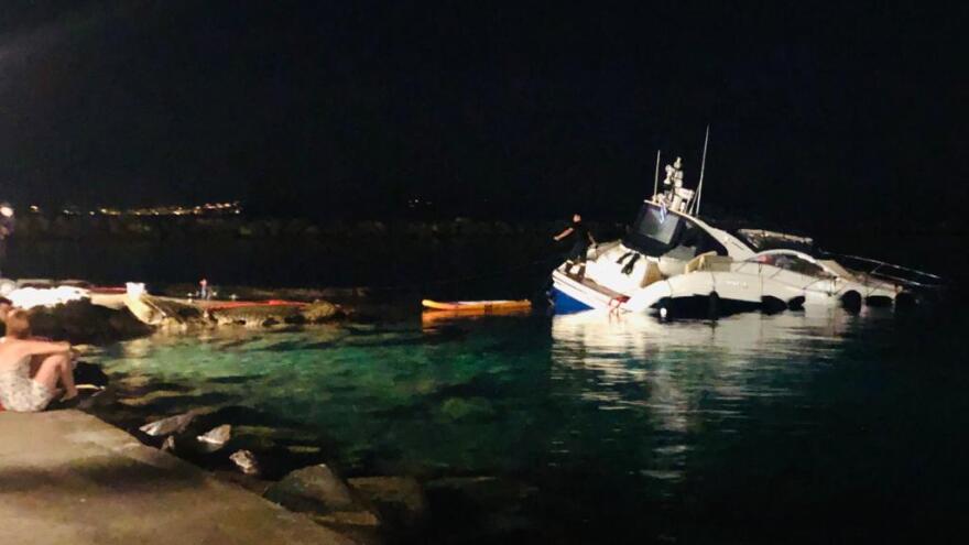 Τήνος: Εισροή υδάτων σε σκάφος - Δείτε βίντεο και φωτογραφίες