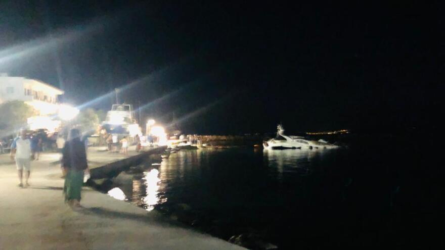 Τήνος: Εισροή υδάτων σε σκάφος - Δείτε βίντεο και φωτογραφίες