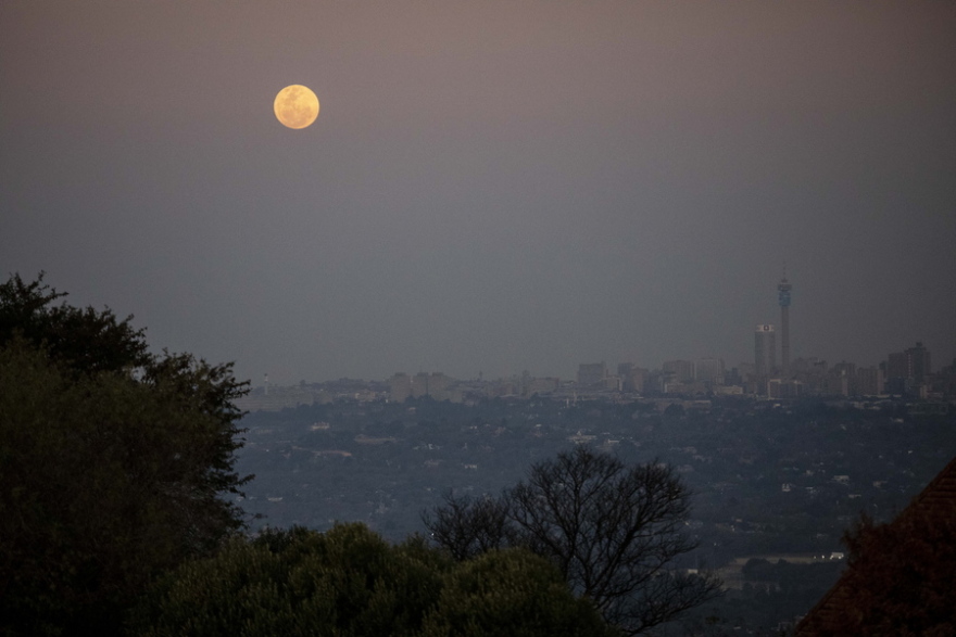 Υπερπανσέληνος Αυγούστου 2023: Μάγεψε το «φεγγάρι του οξύρρυγχου» - Εντυπωσιακές εικόνες από όλο τον κόσμο