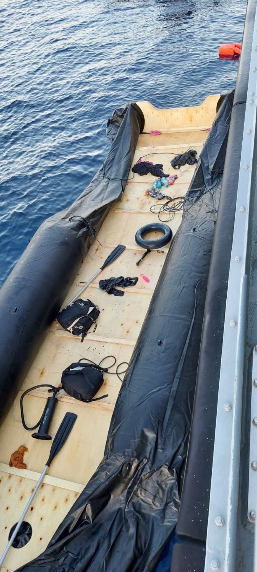 Λέσβος: Διακινητές έσκισαν βάρκα και προκάλεσαν ναυάγιο - Διασώθηκαν 40 μετανάστες - Δείτε βίντεο