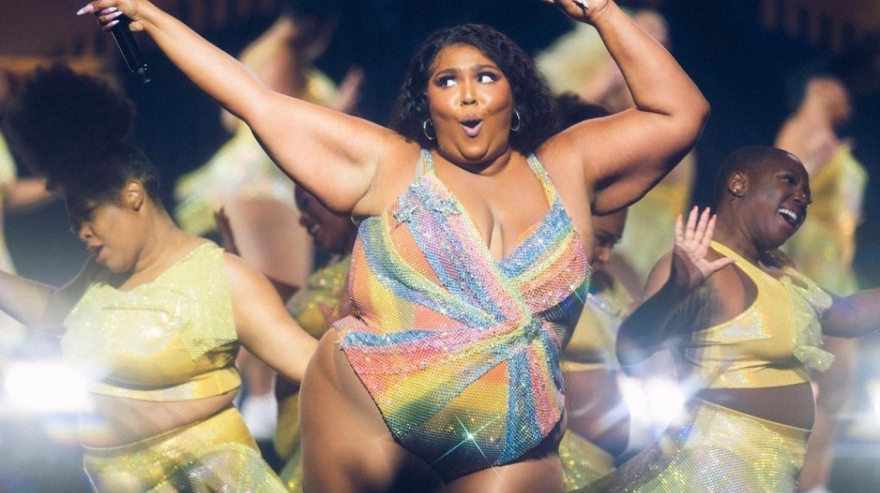 Lizzo: Οι χορεύτριες που λένε ότι τις κακοποίησε σεξουαλικά, αντέδρασαν με την εμφάνισή της στα Grammys