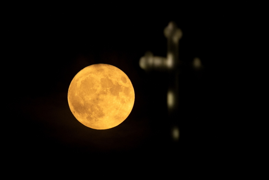 Υπερπανσέληνος Αυγούστου 2023: Μάγεψε το «φεγγάρι του οξύρρυγχου» - Εντυπωσιακές εικόνες από όλο τον κόσμο