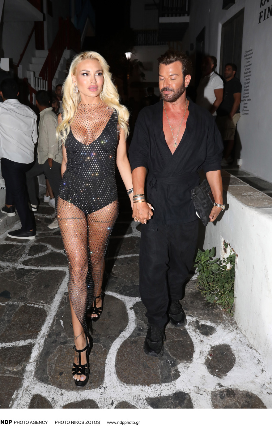 Αλεξάνδρα Παναγιώταρου: Η νέα αποκαλυπτική εμφάνισή της στη Μύκονο - Δείτε φωτογραφίες