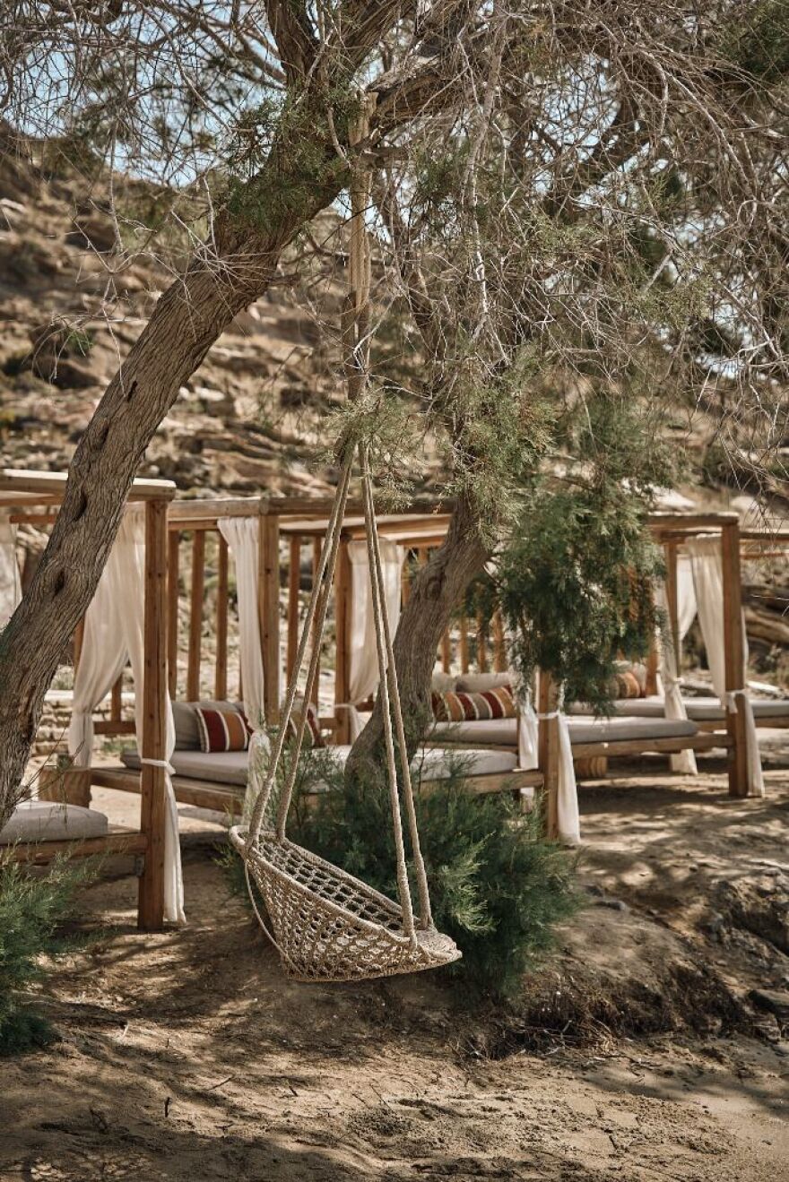 Monastiri Beach Bar & Restaurant: Όλα μοιάζουν καλοκαίρι στο ανανεωμένο beach bar της Πάρου 