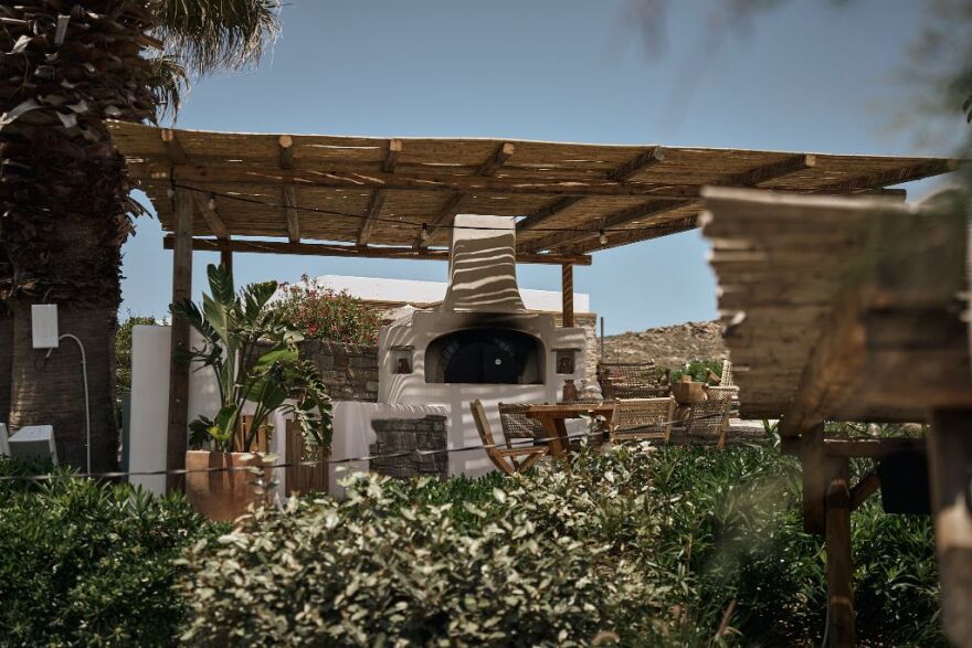 Monastiri Beach Bar & Restaurant: Όλα μοιάζουν καλοκαίρι στο ανανεωμένο beach bar της Πάρου 