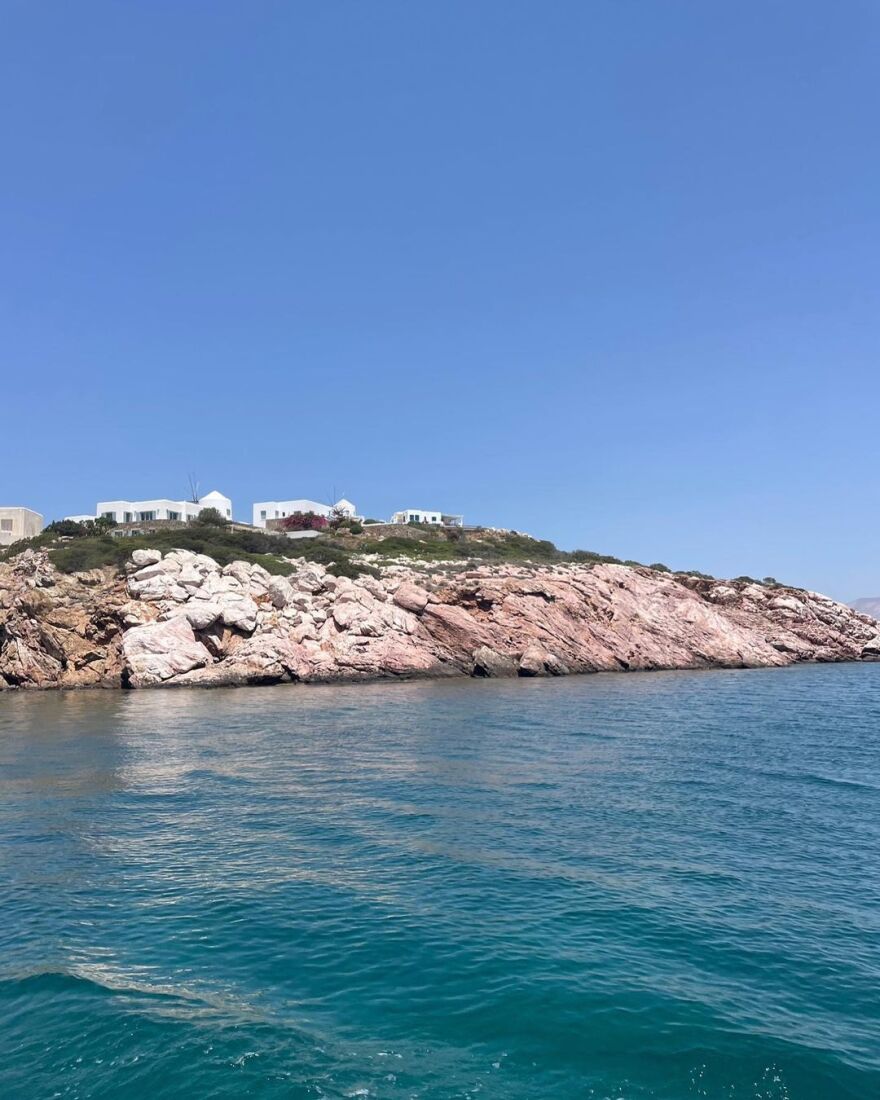 Σάσα Μπάρον Κοέν: Ο «Μπόρατ» ενθουσιάστηκε με την Ελλάδα - Οι φωτογραφίες από την Αντίπαρο