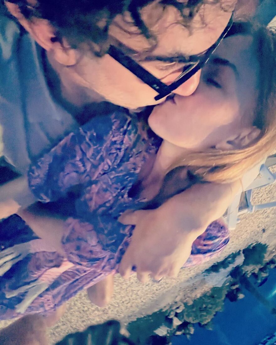 Σάσα Μπάρον Κοέν: Ο «Μπόρατ» ενθουσιάστηκε με την Ελλάδα - Οι φωτογραφίες από την Αντίπαρο