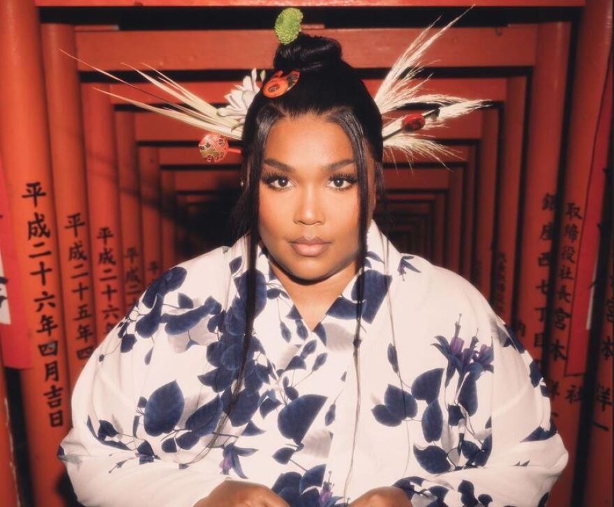 Lizzo: Καταρρέει η καριέρα της - Την απέκλεισαν από το Super Bowl μετά τις κατηγορίες για σεξουαλική παρενόχληση