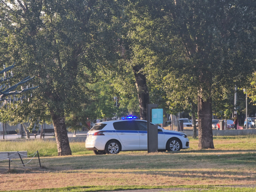 Θεσσαλονίκη: Μυστηριώδης θάνατος στη Νέα Παραλία - Νεκρός εντοπίστηκε άνδρας ανάμεσα σε δέντρα