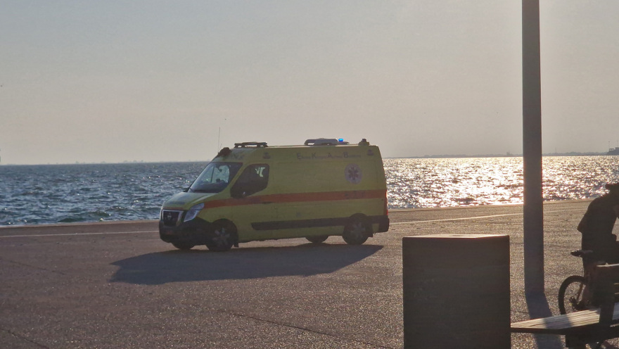 Θεσσαλονίκη: Μυστηριώδης θάνατος στη Νέα Παραλία - Νεκρός εντοπίστηκε άνδρας ανάμεσα σε δέντρα