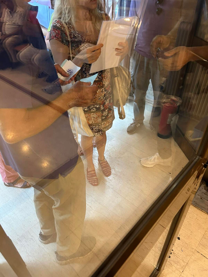 Κτηματολόγιο Αθηνών: Εικόνες ντροπής με ουρές 12 ώρες πριν ανοίξει - Δείτε βίντεο