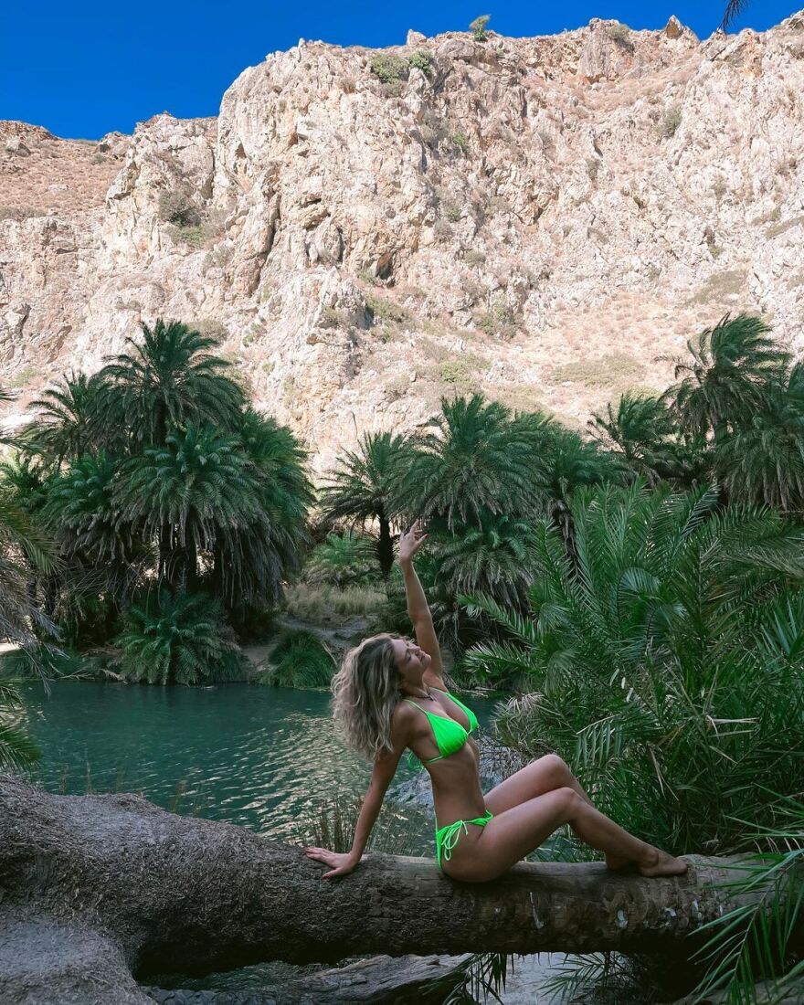 Κλέλια Ανδριολάτου: Ποζάρει με το μπικίνι της στο Φοινικόδασος 