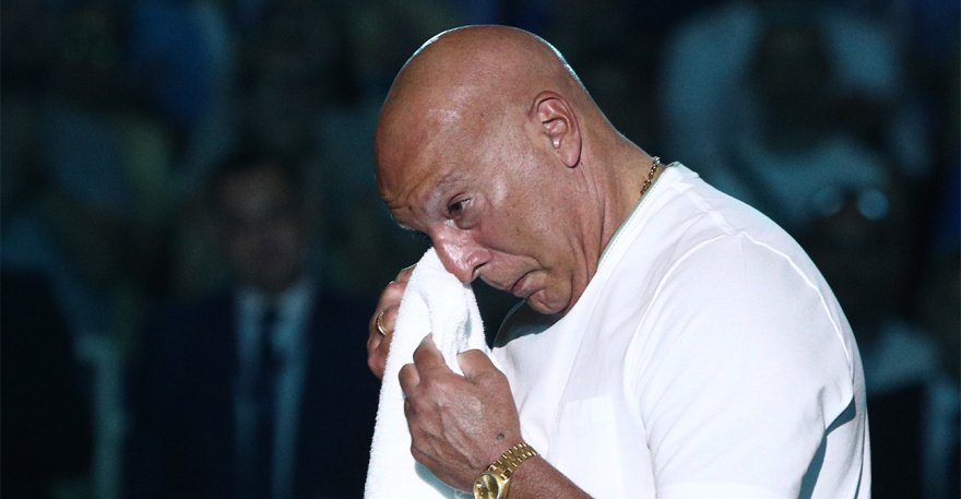 Νίκος Γκάλης: Όταν δάκρυσε ο «θεός» - Συγκινημένος ο «γκάνγκστερ», στην οροφή του ΟΑΚΑ η φανέλα με το Νο4