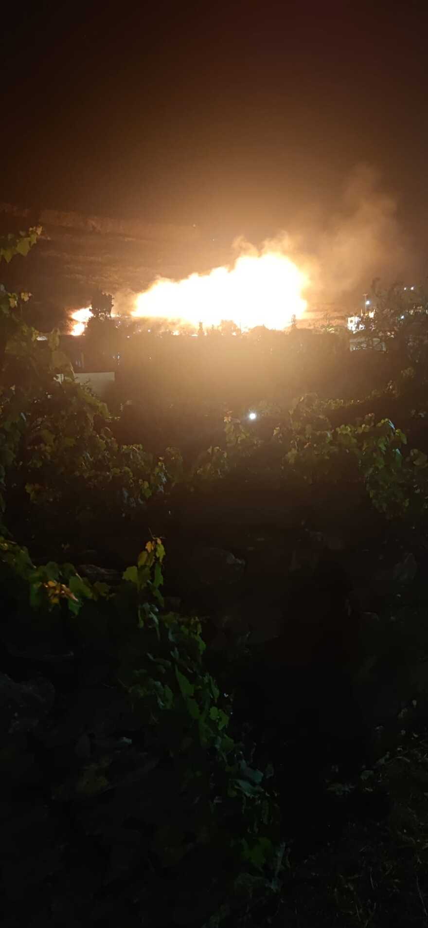 Μάχη για να περιοριστεί η φωτιά στον Ασπρόπυργο