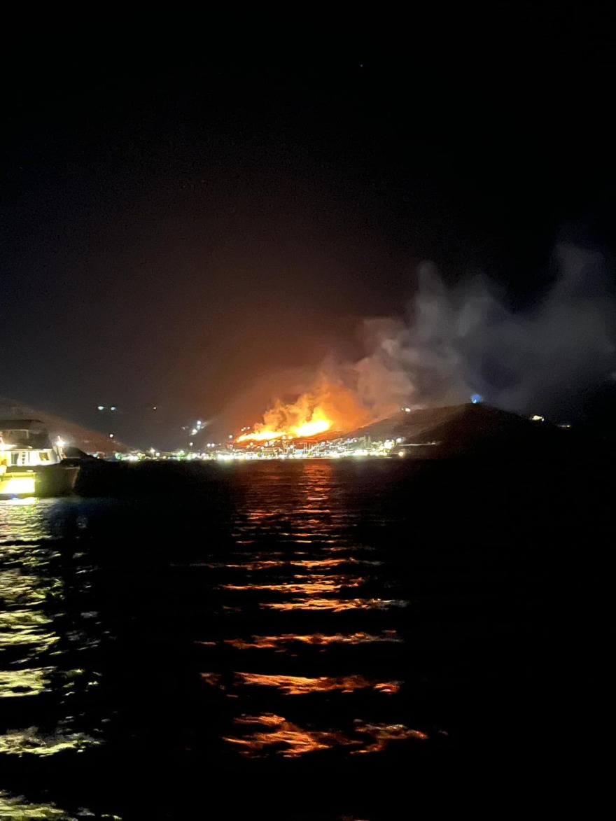 Μάχη για να περιοριστεί η φωτιά στον Ασπρόπυργο