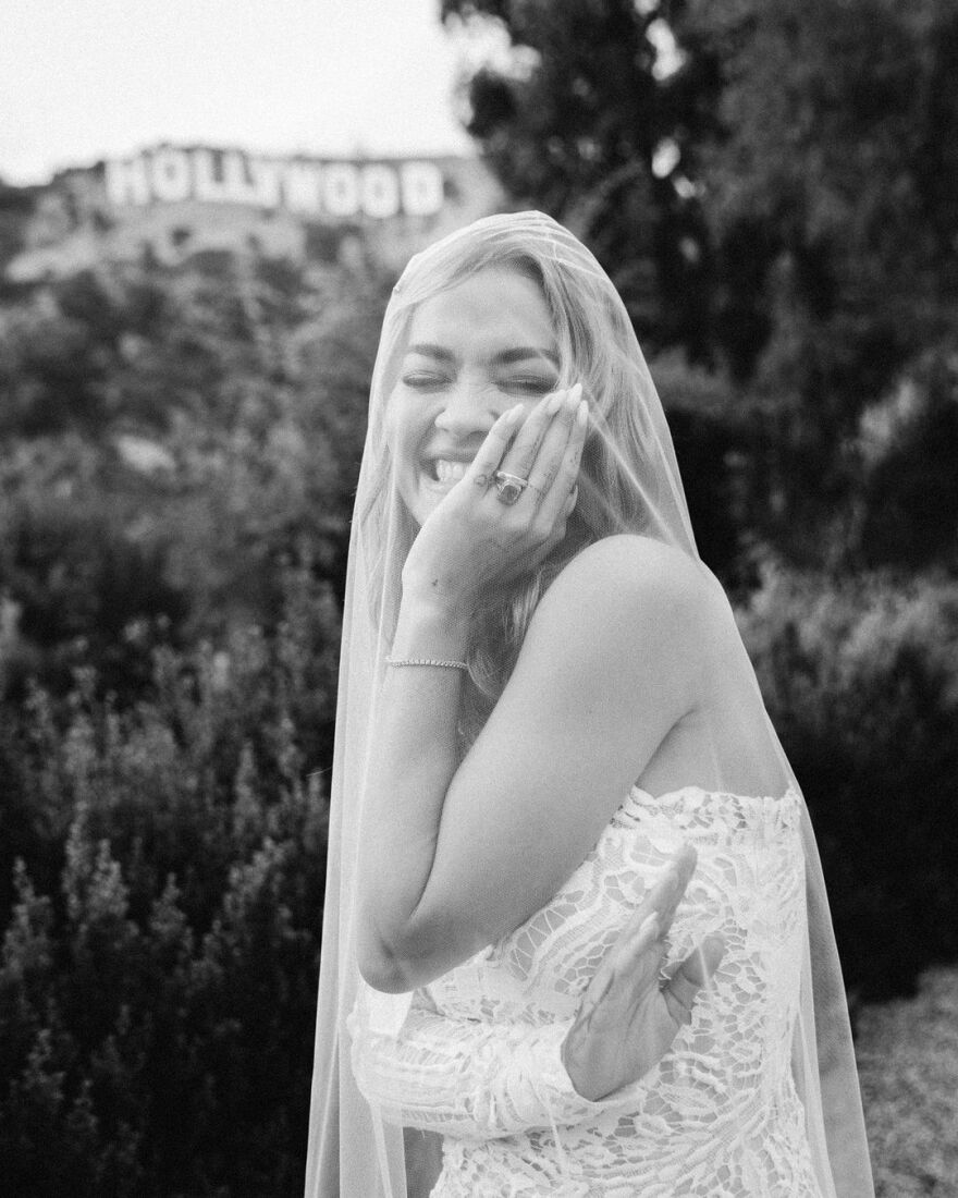 Ρίτα Όρα - Τάικα Γουαϊτίτι: Γιορτάζουν την επέτειό τους δημοσιεύοντας για πρώτη φορά φωτογραφίες από τον γάμο τους