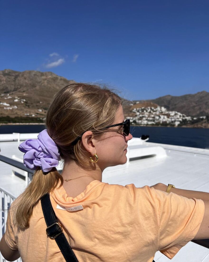 Δανάη Μιχαλάκη: Απολαμβάνει τις διακοπές της στη Φολέγανδρο