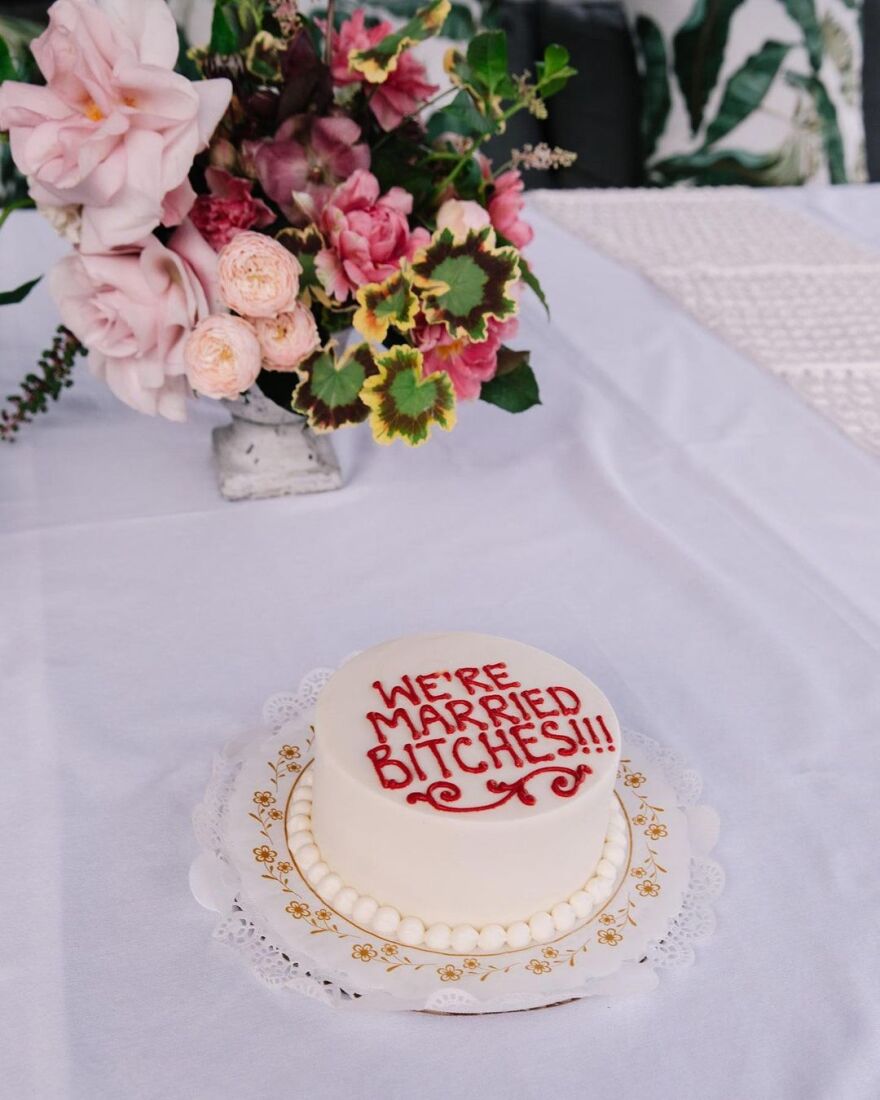 Ρίτα Όρα - Τάικα Γουαϊτίτι: Γιορτάζουν την επέτειό τους δημοσιεύοντας για πρώτη φορά φωτογραφίες από τον γάμο τους