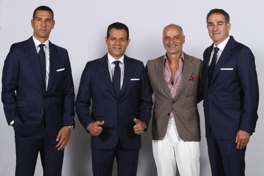 Γιώργος Παπαδόγαμβρος: «Ντύνει» τον Δημήτρη Ιτούδη και την ομάδα του για το παγκόσμιο κύπελλο στις Φιλιππίνες - Φωτογραφίες