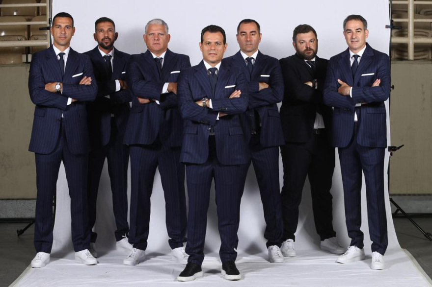 Γιώργος Παπαδόγαμβρος: «Ντύνει» τον Δημήτρη Ιτούδη και την ομάδα του για το παγκόσμιο κύπελλο στις Φιλιππίνες - Φωτογραφίες