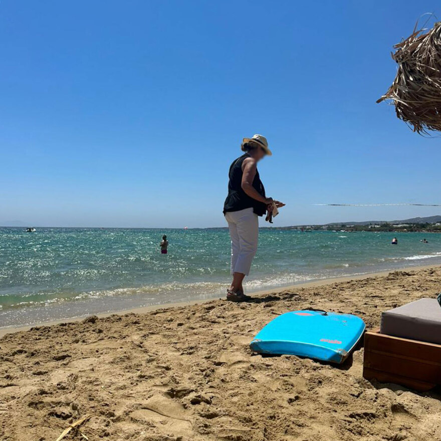 Κίνημα της πετσέτας: Άρχισαν οι αυτοψίες για τα ομπρελοκαθίσματα στην Πάρο - Δείτε φωτογραφίες