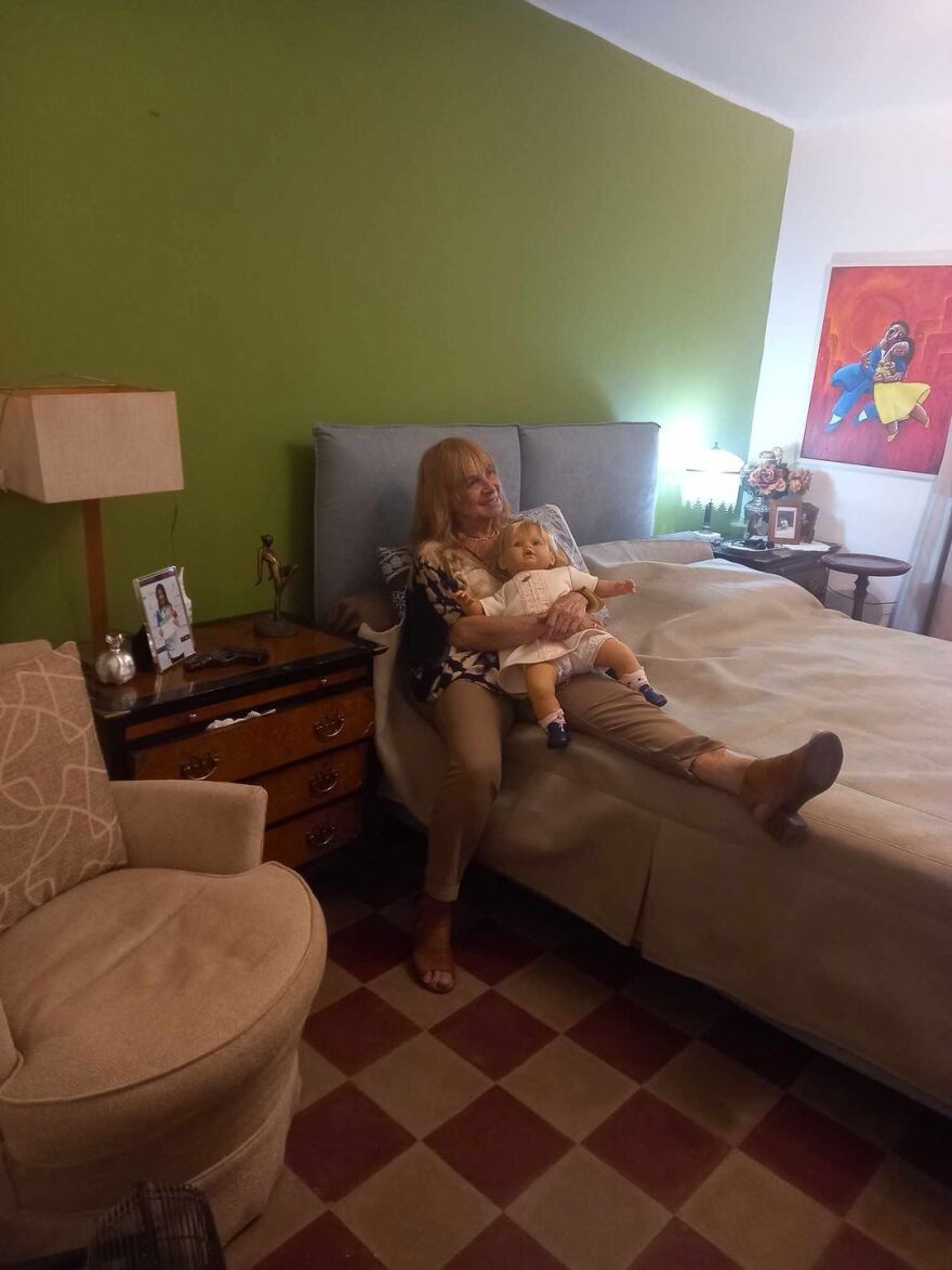 Άννα Φόνσου: Μετακόμισε αφού εκκενώθηκε η πολυκατοικία της - Φωτογραφίες από το νέο της σπίτι 