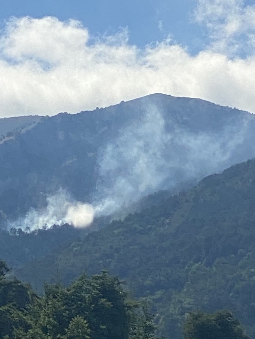 Μάχη με τις φλόγες στη Ροδόπη - Σε δύσβατο σημείο η φωτιά στον Όλυμπο, βίντεο και φωτογραφίες