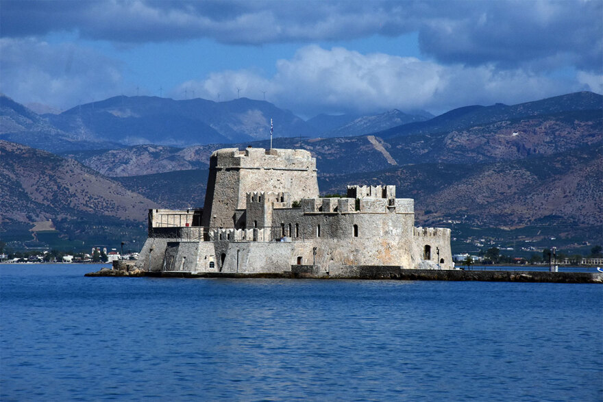 Ναύπλιο: Ξεκίνησαν πάλι τα δρομολόγια προς το Μπούρτζι - Δείτε φωτογραφίες