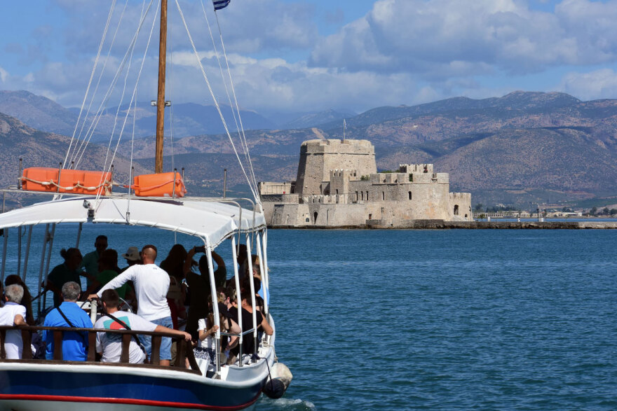 Ναύπλιο: Ξεκίνησαν πάλι τα δρομολόγια προς το Μπούρτζι - Δείτε φωτογραφίες