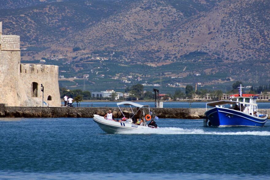 Ναύπλιο: Ξεκίνησαν πάλι τα δρομολόγια προς το Μπούρτζι - Δείτε φωτογραφίες