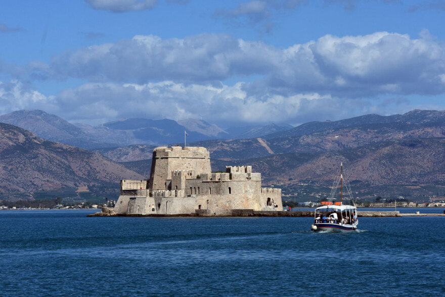 Ναύπλιο: Ξεκίνησαν πάλι τα δρομολόγια προς το Μπούρτζι - Δείτε φωτογραφίες